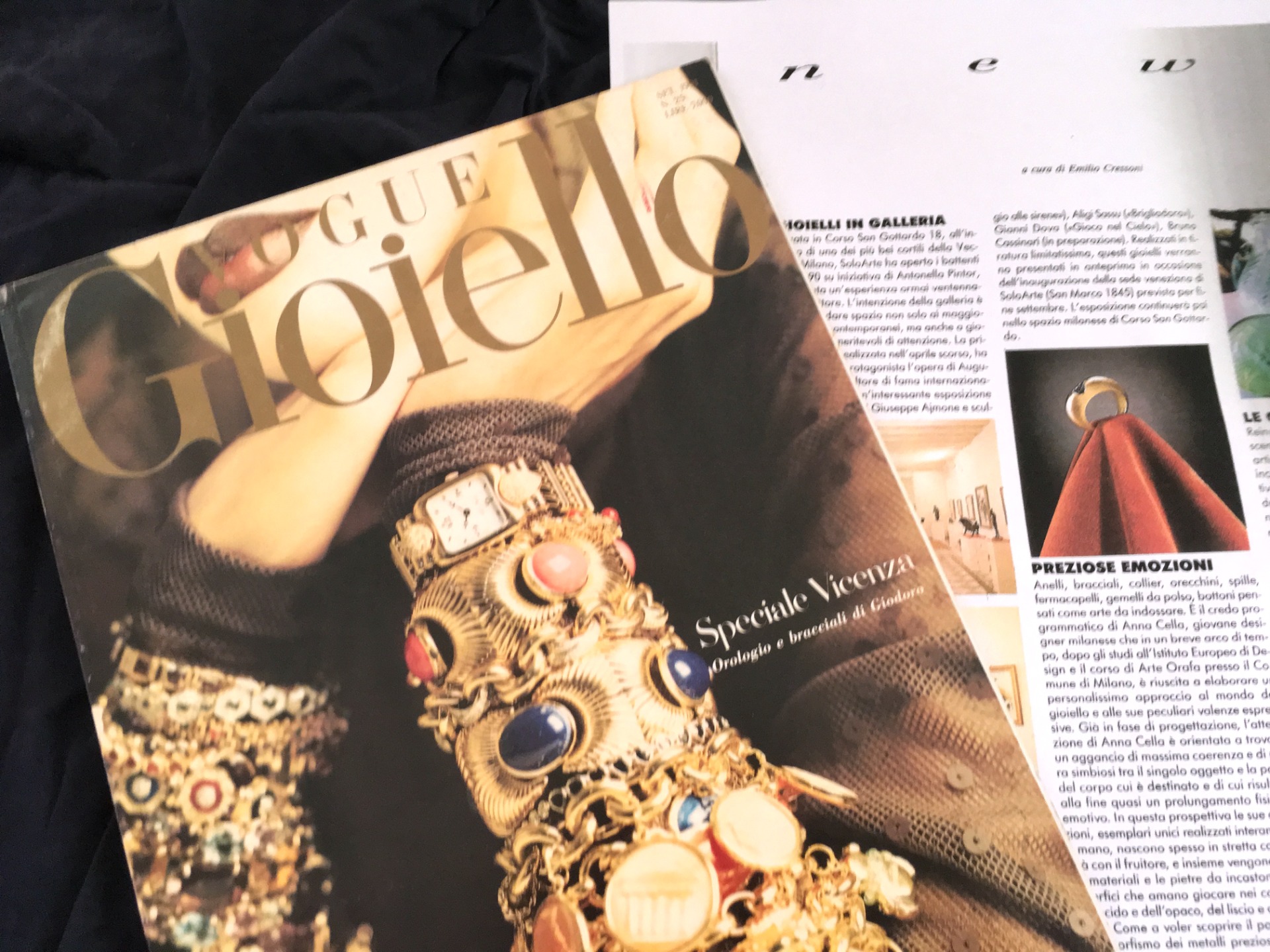 Gioiello di Anna Cella - Anatomico - oro rosso e zaffito - pubblicato su Vogue Gioiello